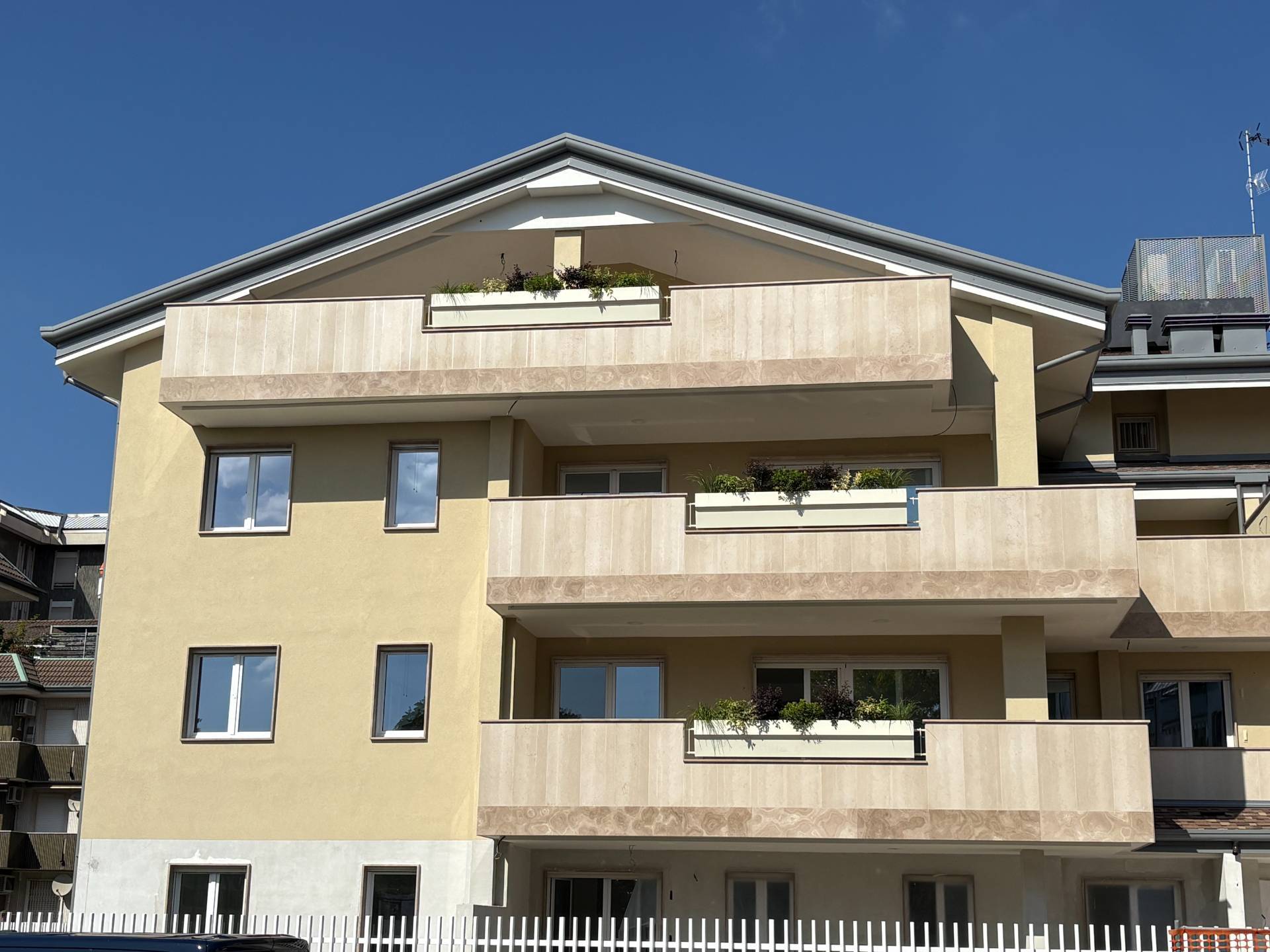 Trilocale con giardino in vendita a Rho