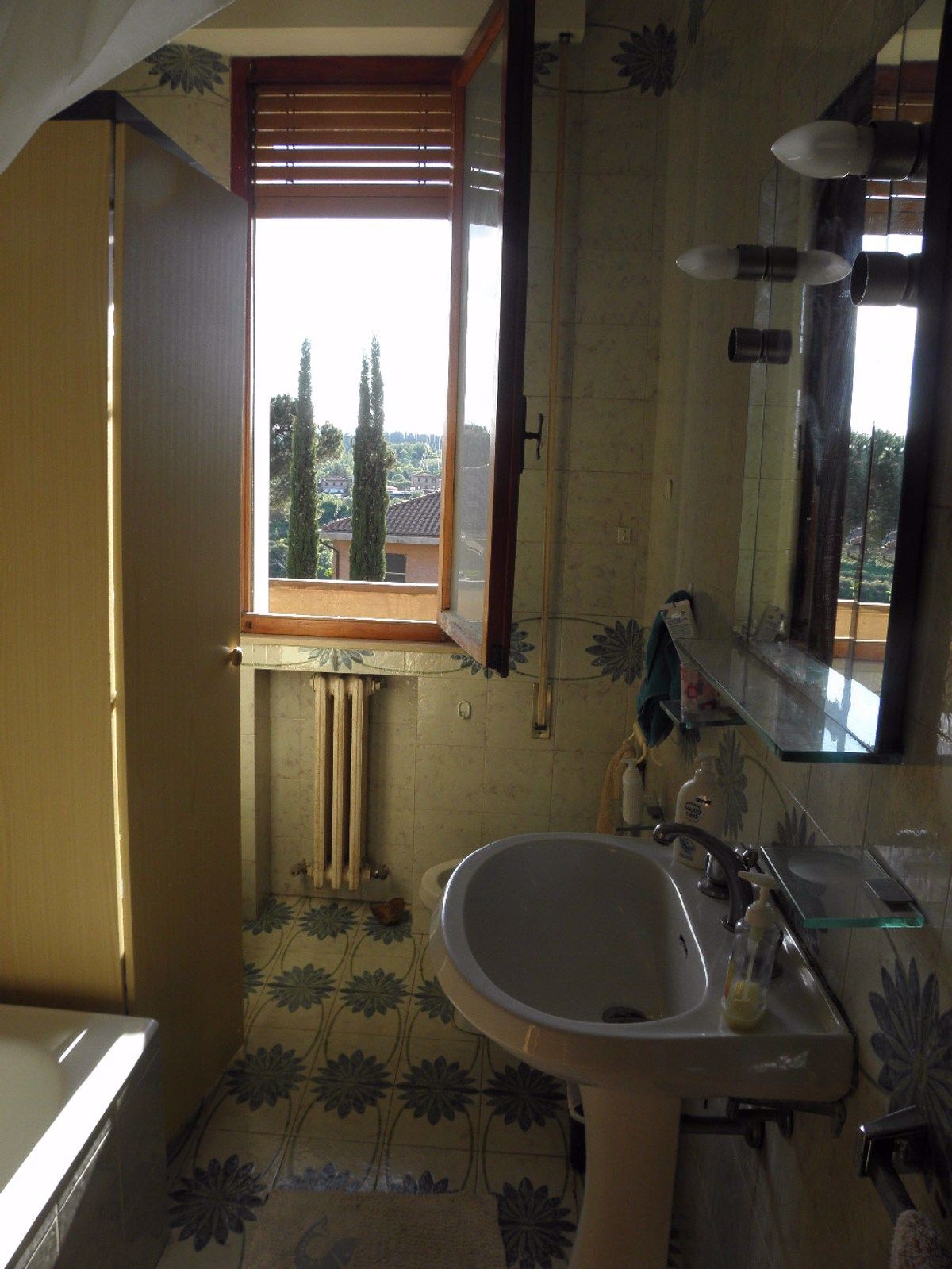 Monolocale arredato in affitto a Siena