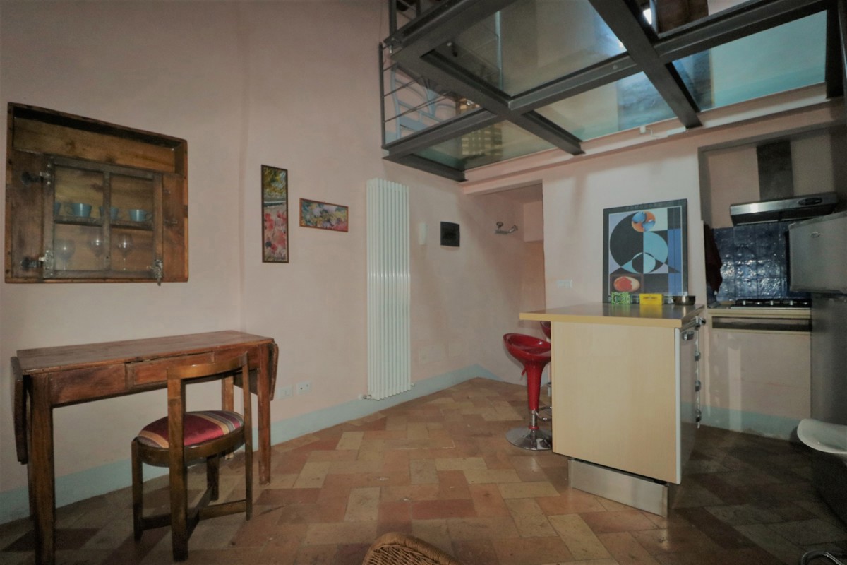 Bilocale arredato in affitto a Siena