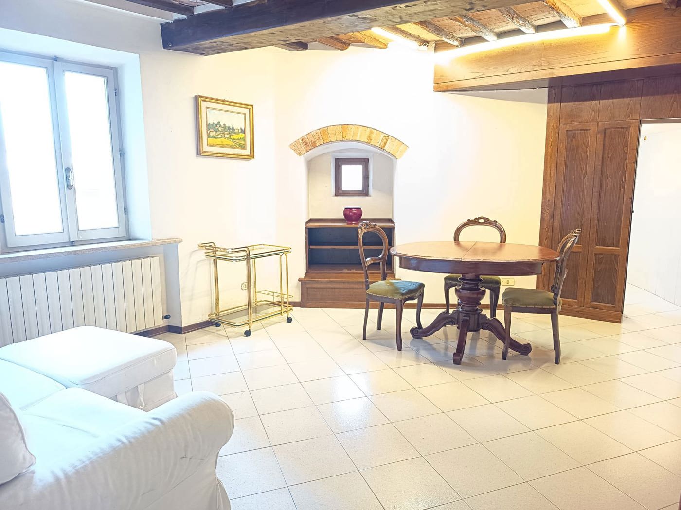 Trilocale arredato in affitto a Siena