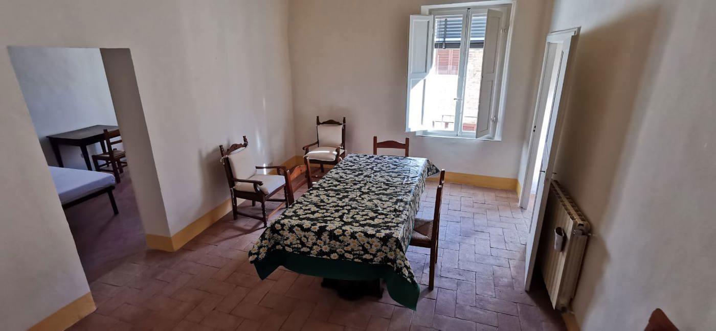 Trilocale arredato in affitto a Siena