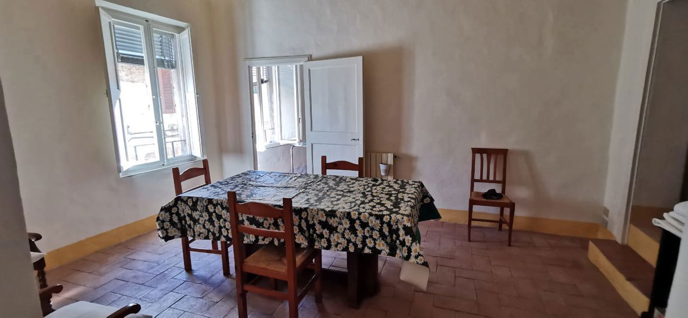 Trilocale arredato in affitto a Siena