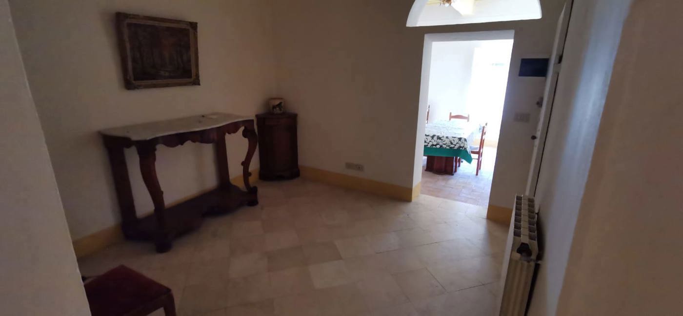 Trilocale arredato in affitto a Siena