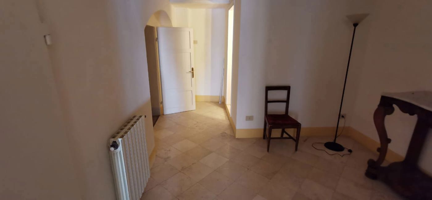 Trilocale arredato in affitto a Siena