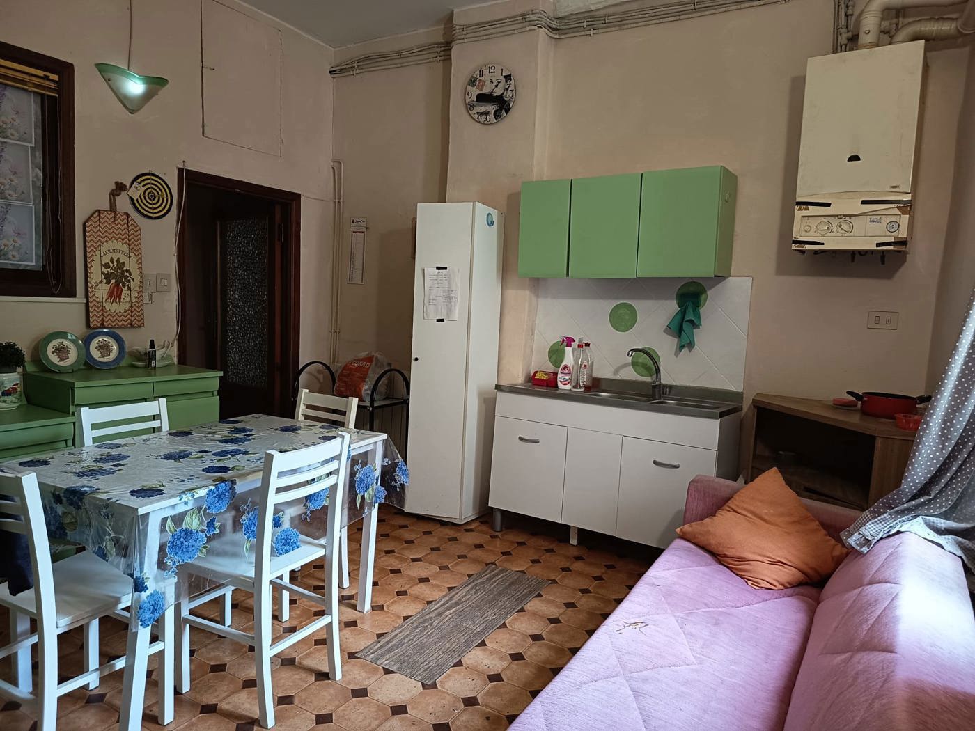 Monolocale arredato in affitto a Siena