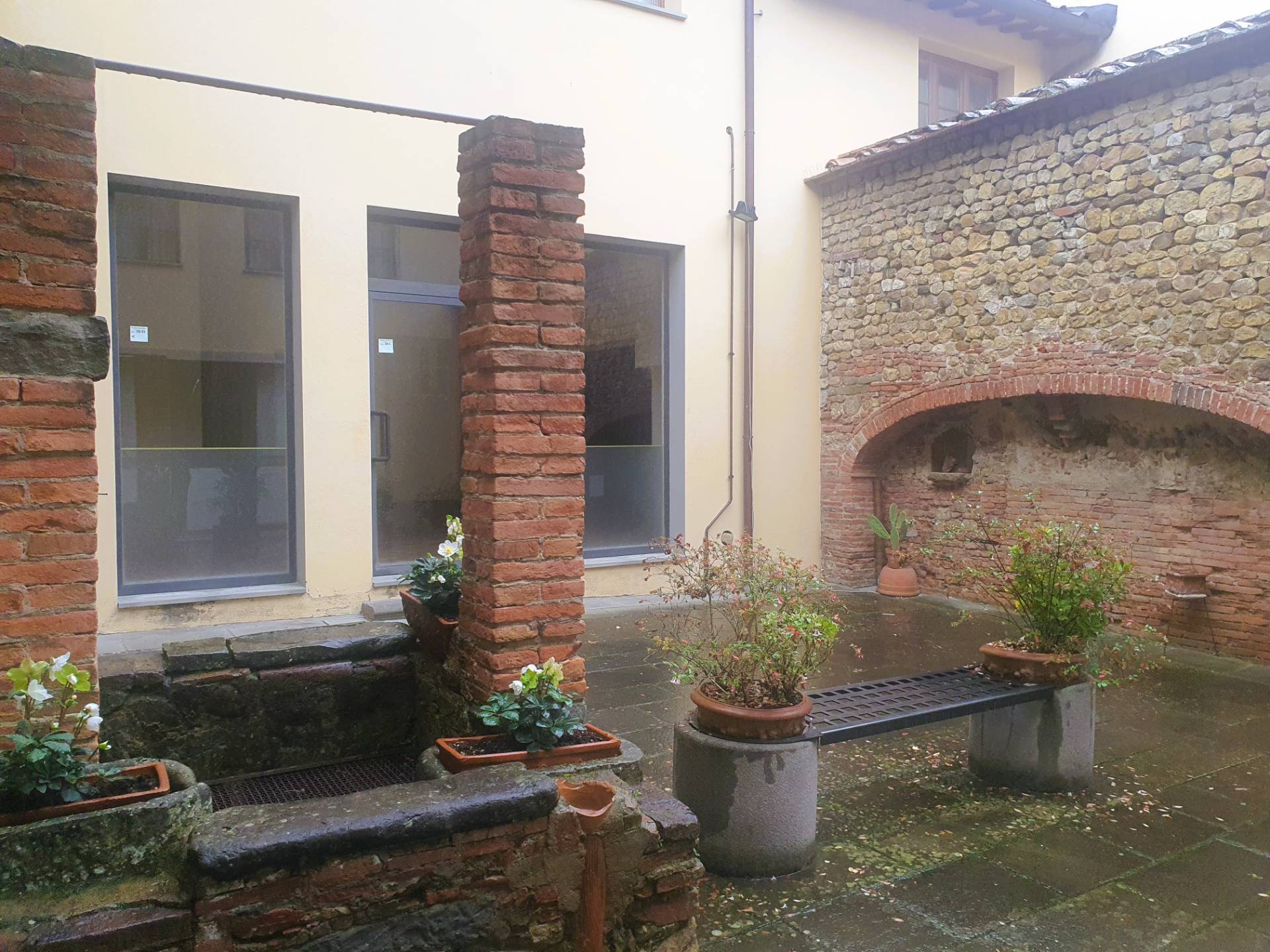 Fondo Commerciale in affitto a Montelupo Fiorentino