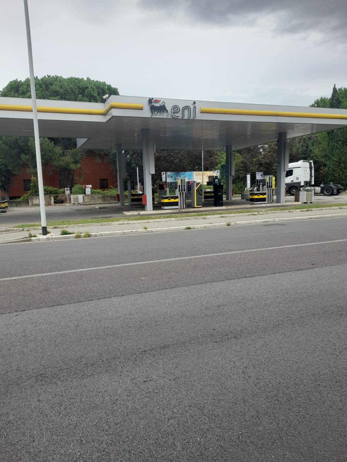 Fondo Commerciale in vendita a Firenze, Isolotto