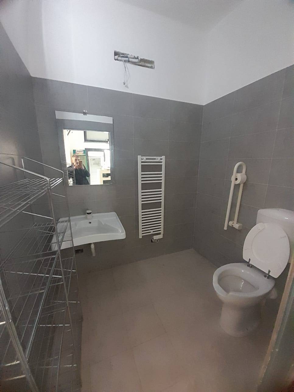 Fondo Commerciale in vendita a Firenze, Isolotto