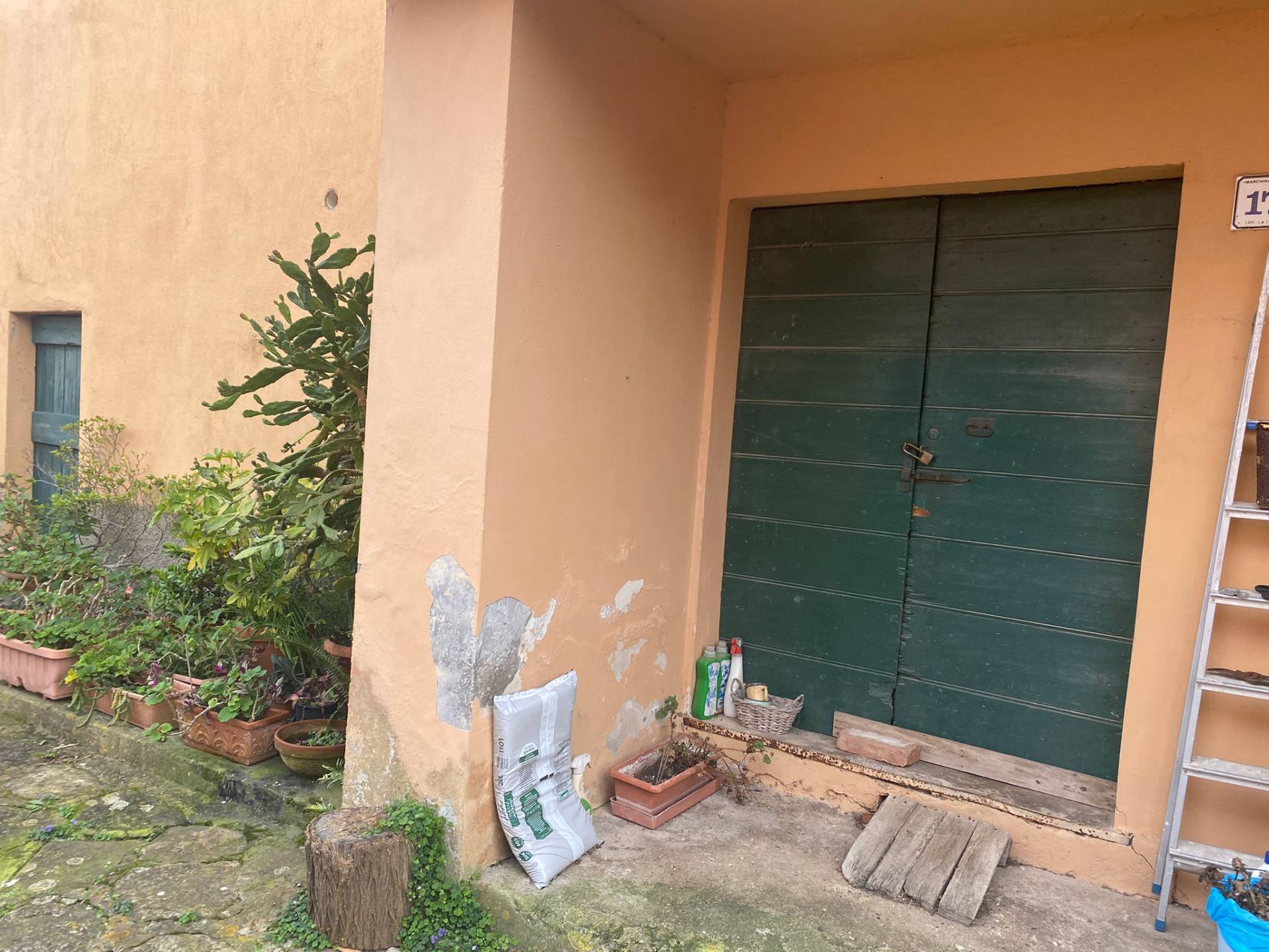 Garage/Box/Cantina/Posto Auto in vendita a Marciana