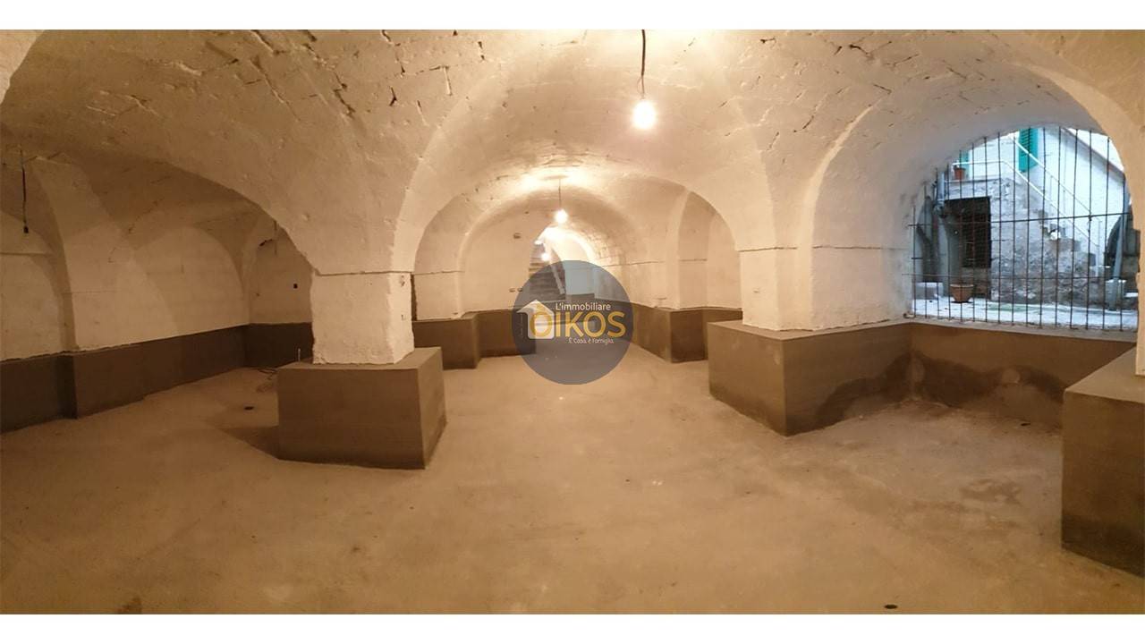 Rimessa in vendita a Monopoli