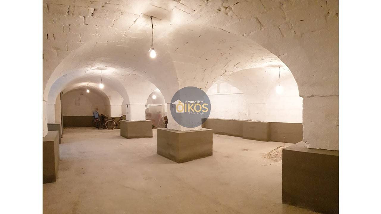 Rimessa in vendita a Monopoli