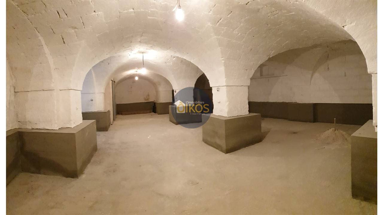 Rimessa in vendita a Monopoli
