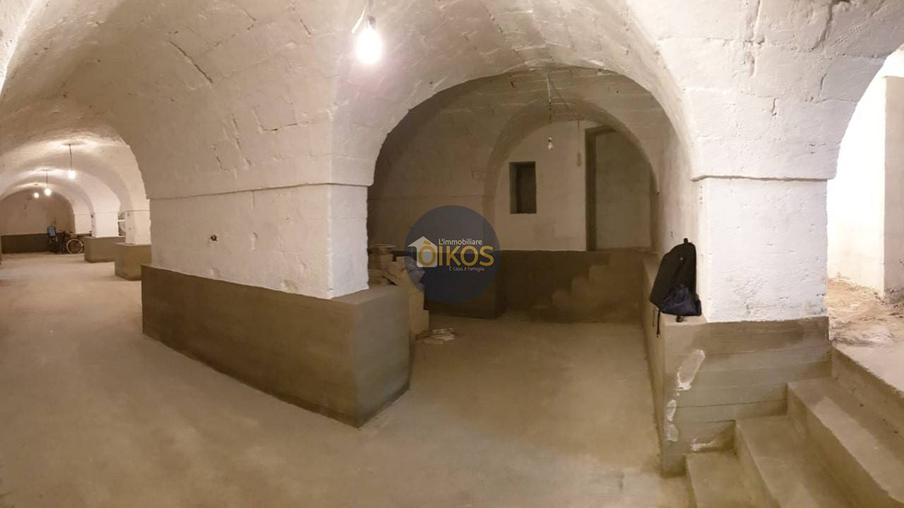 Rimessa in vendita a Monopoli