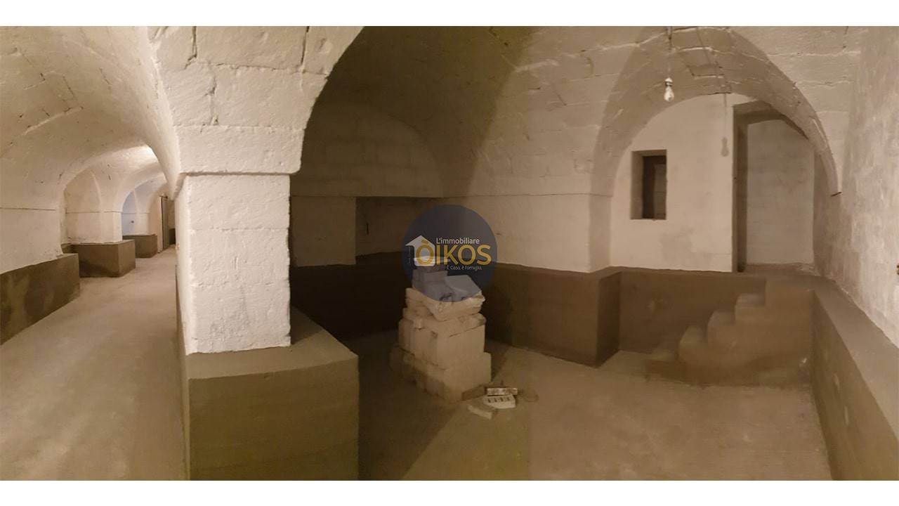 Rimessa in vendita a Monopoli