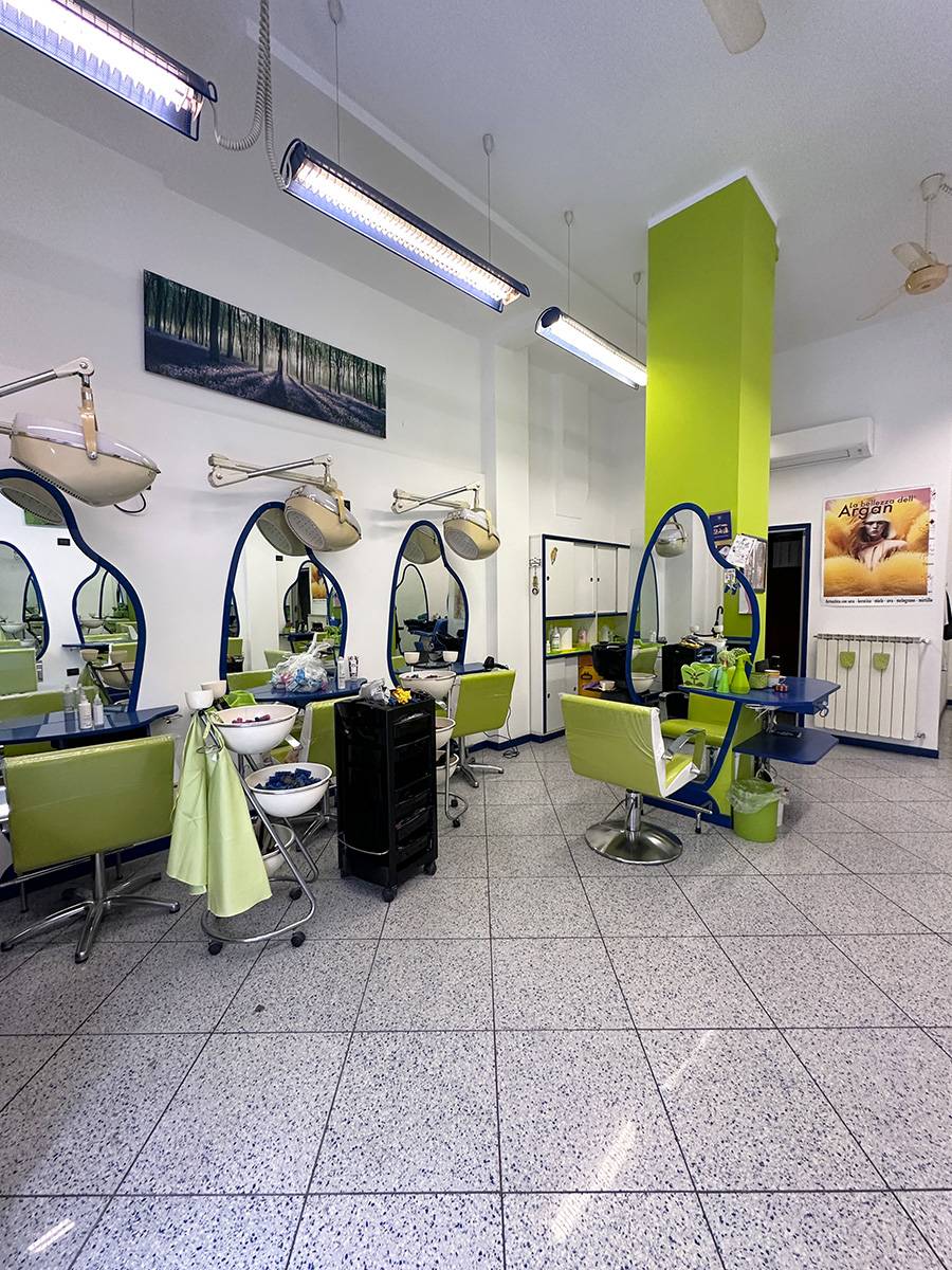 Locale commerciale in vendita a Trieste, Semicentro