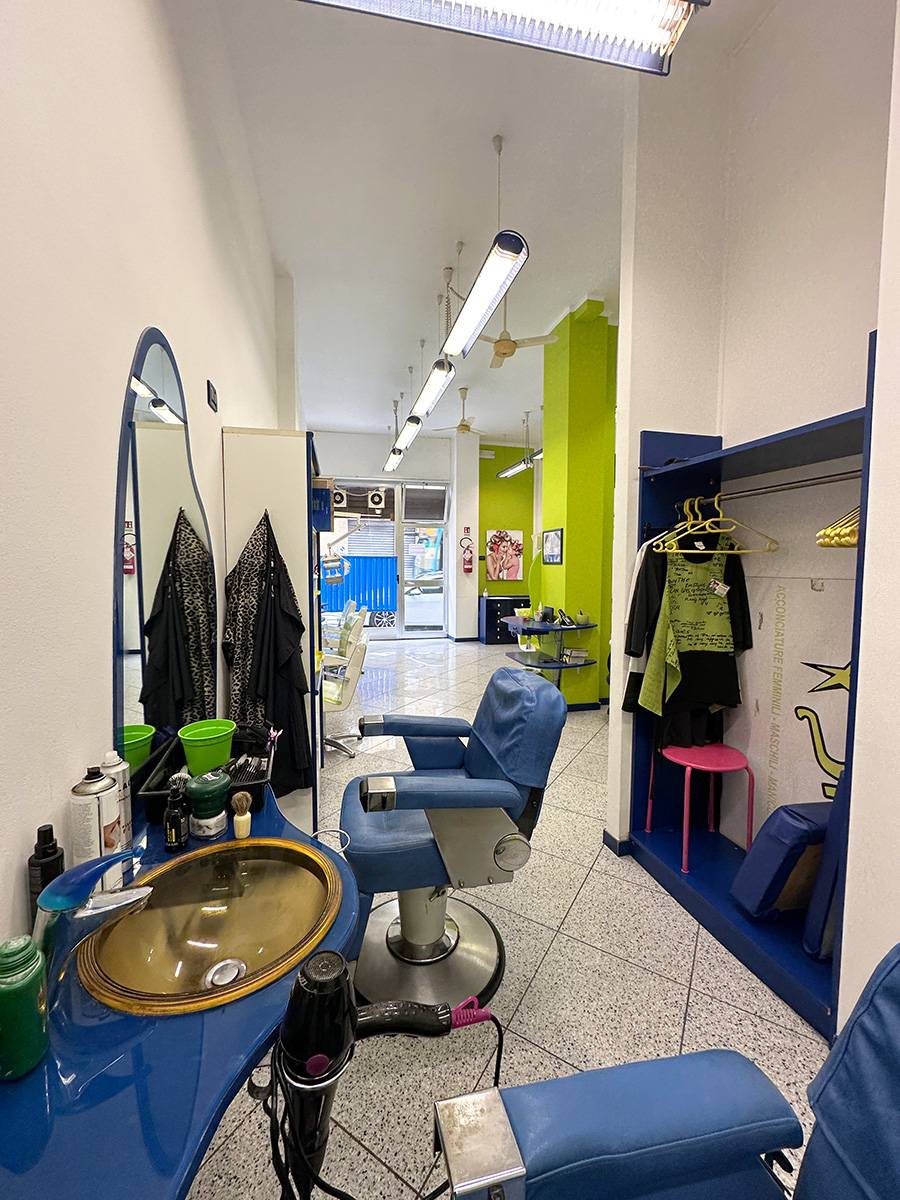 Locale commerciale in vendita a Trieste, Semicentro