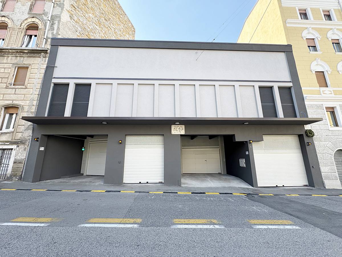 Posto auto coperto in affitto a Trieste, Centro