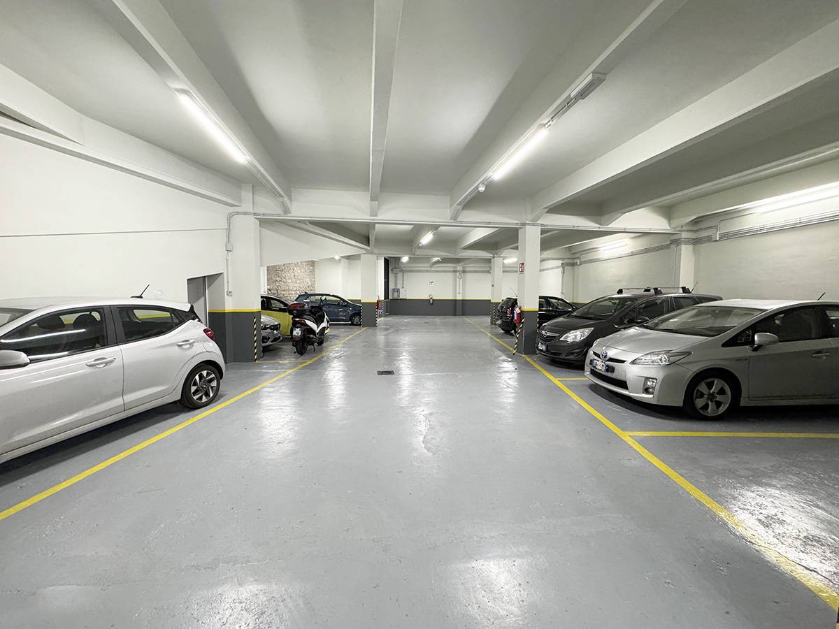 Posto auto coperto in affitto a Trieste, Centro