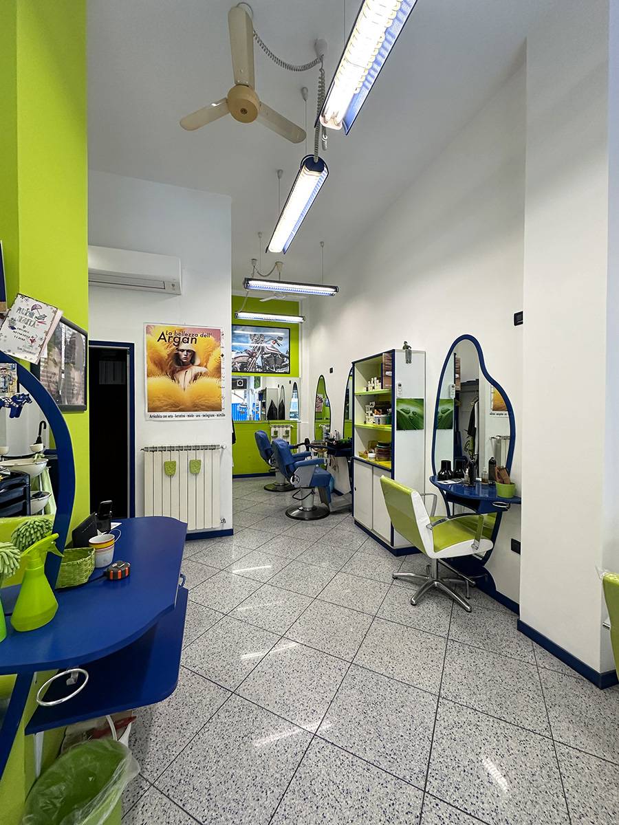 Locale commerciale in vendita a Trieste, Semicentro