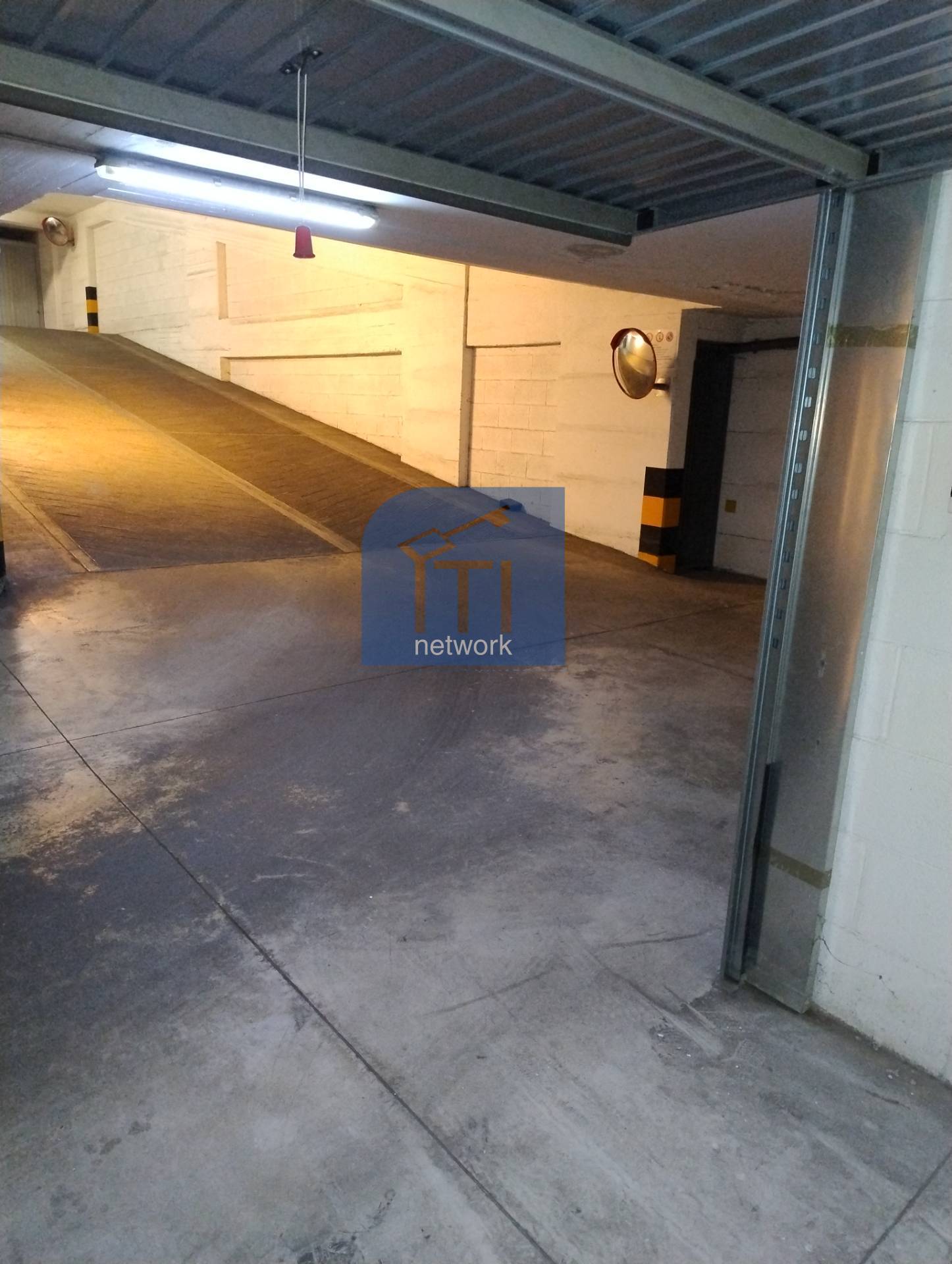 GARAGE/BOX in vendita a Roma, Ardeatino/Colombo/Garbatella