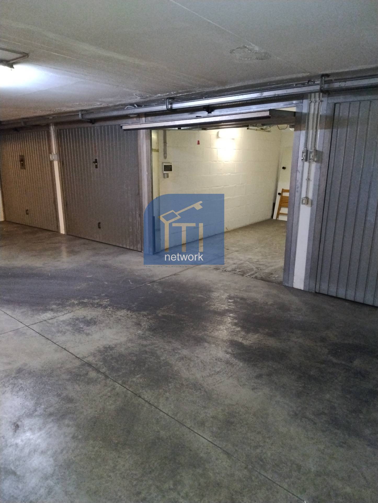 GARAGE/BOX in vendita a Roma, Ardeatino/Colombo/Garbatella