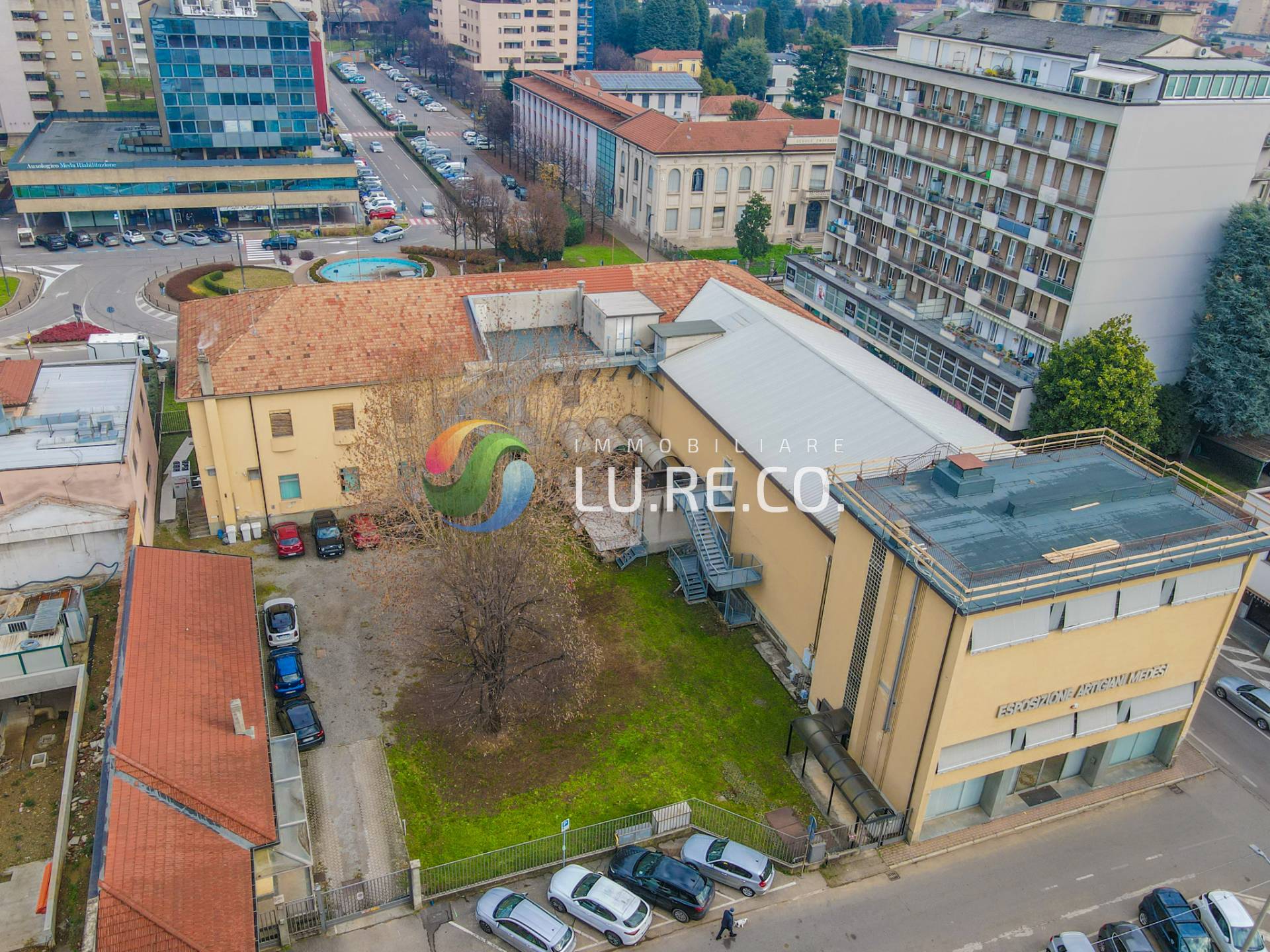 Locale commerciale in vendita a Meda