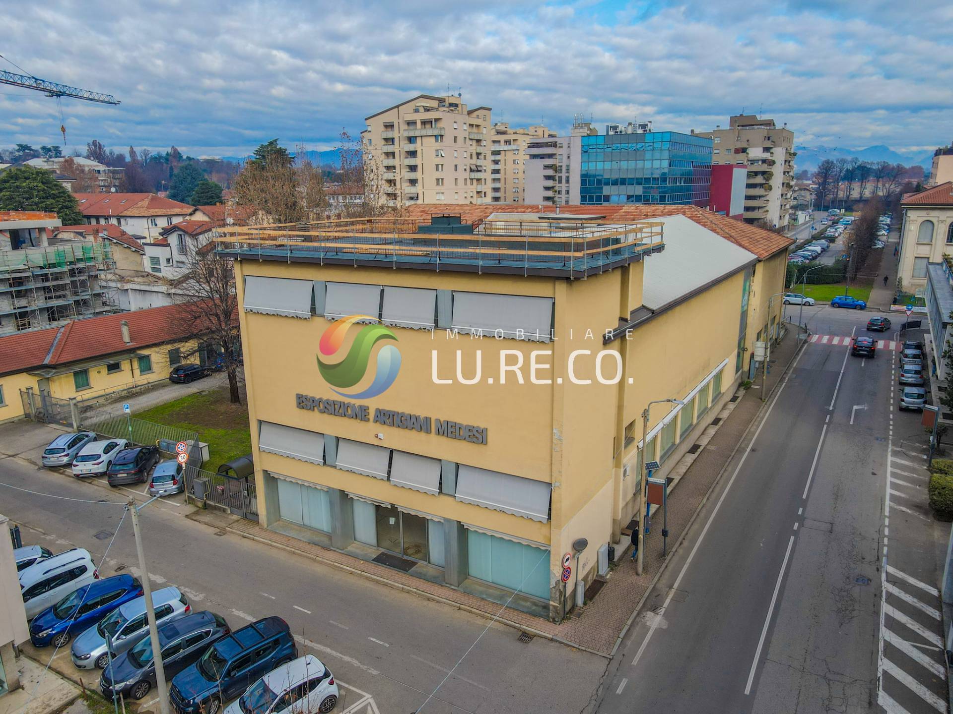 Locale commerciale in vendita a Meda