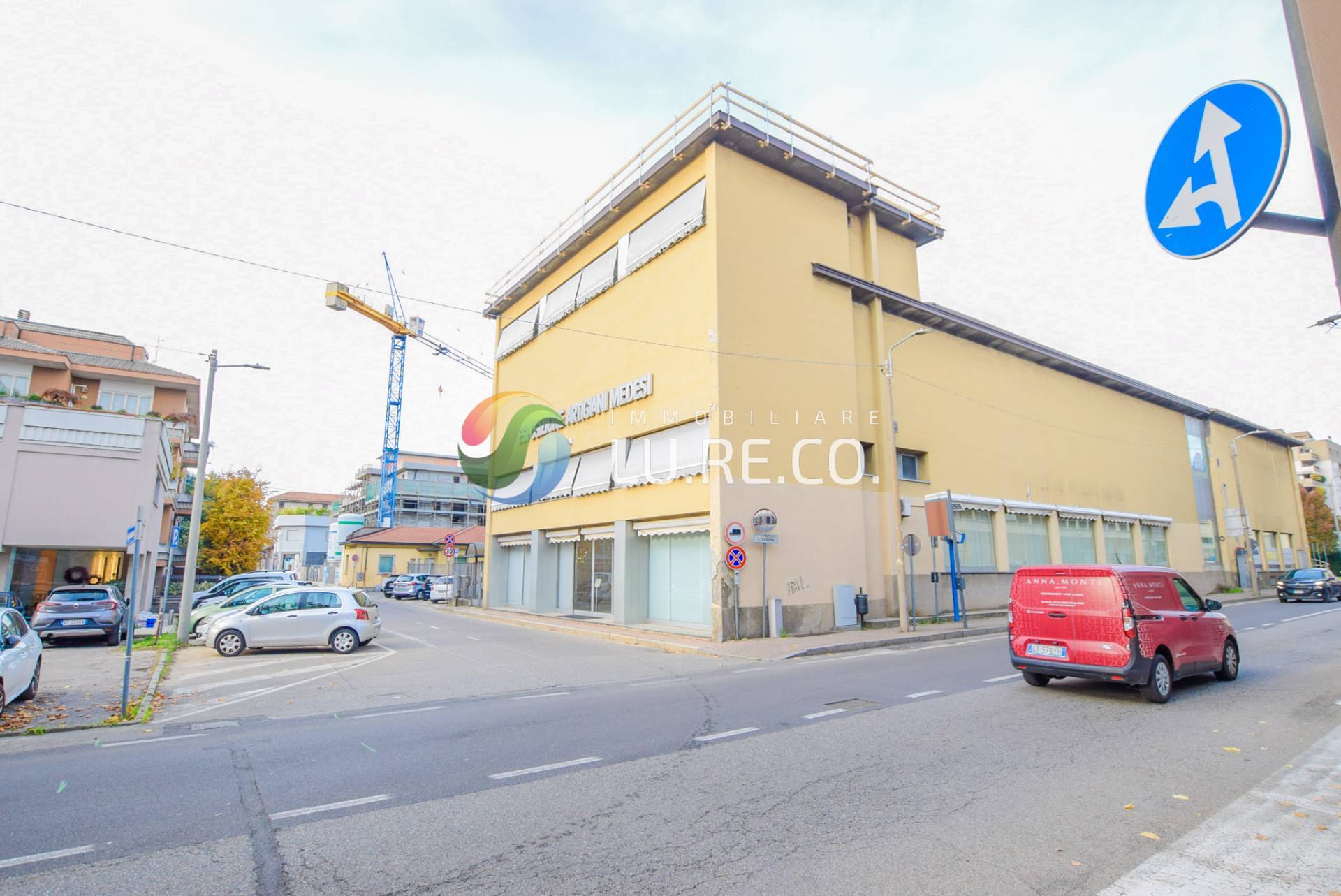 Locale commerciale in vendita a Meda