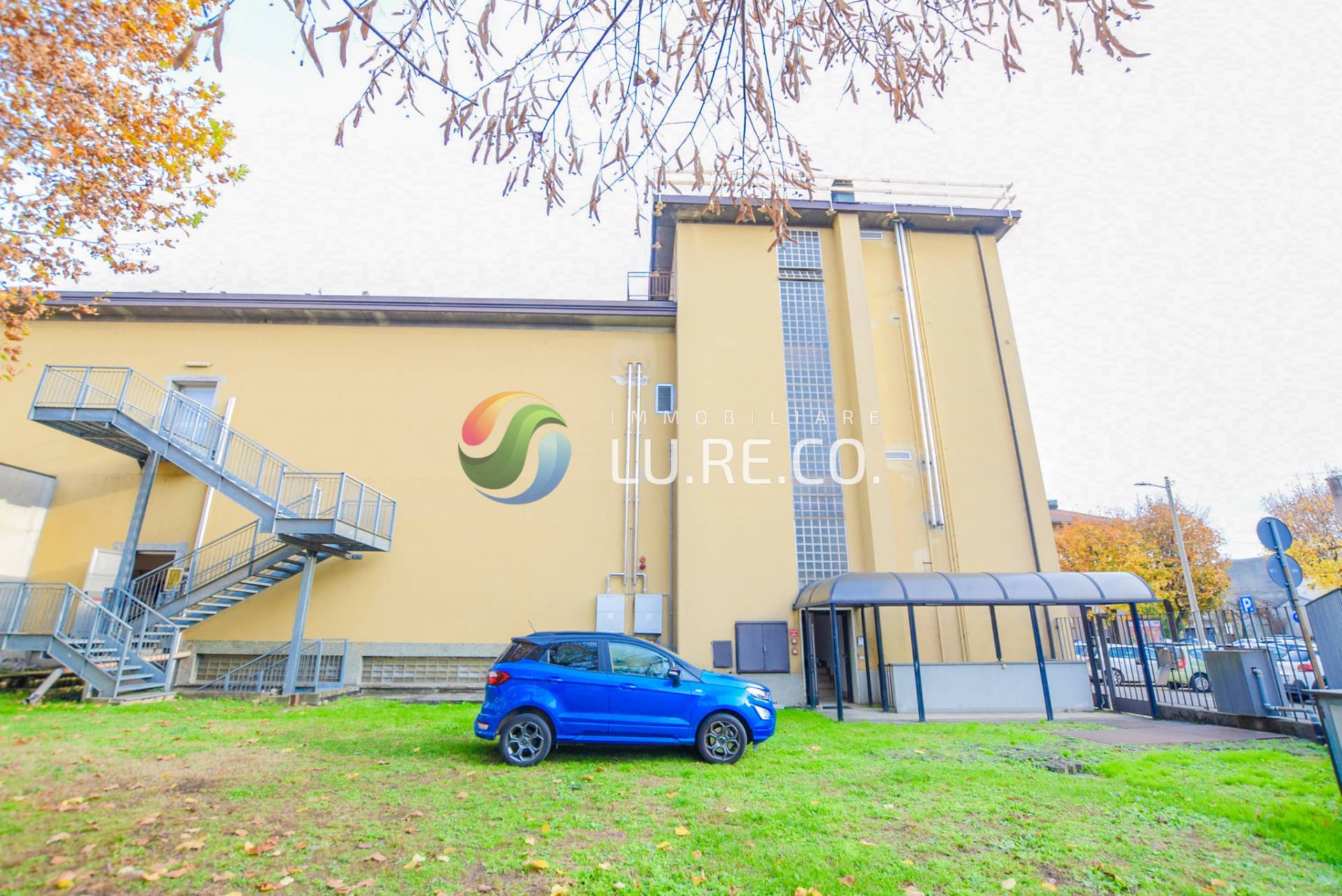 Locale commerciale in vendita a Meda