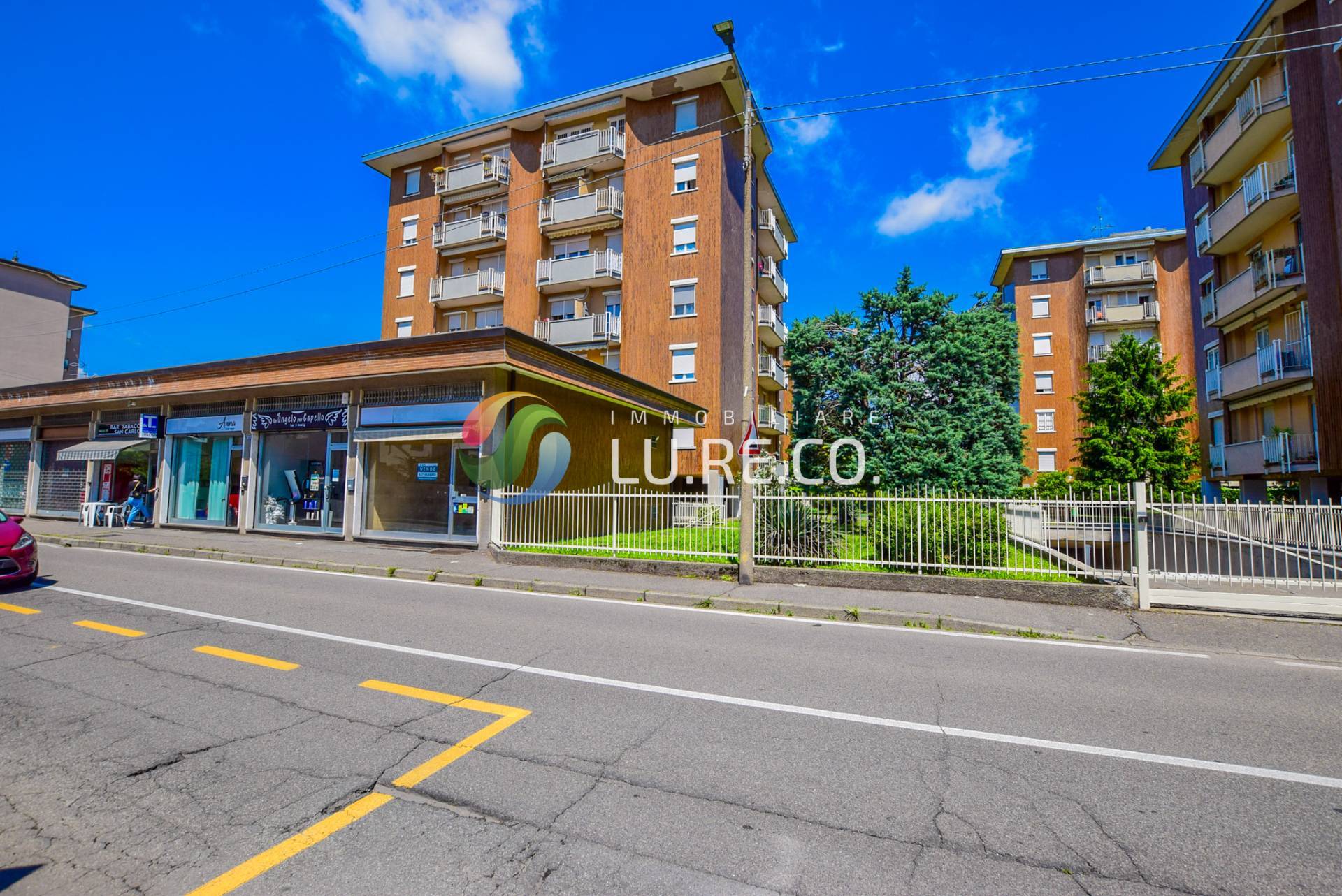 Locale commerciale in vendita a Muggi