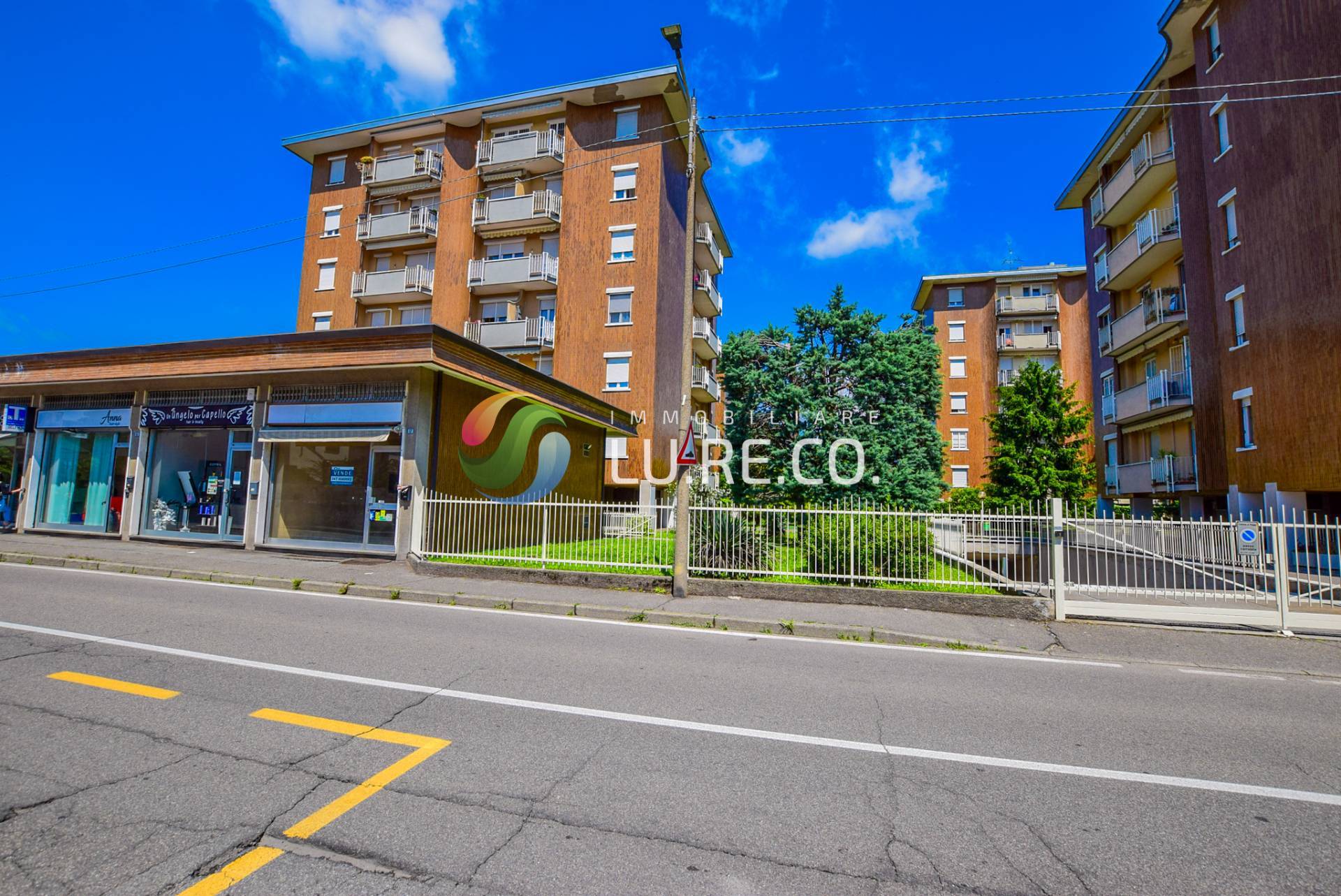 Locale commerciale in vendita a Muggi