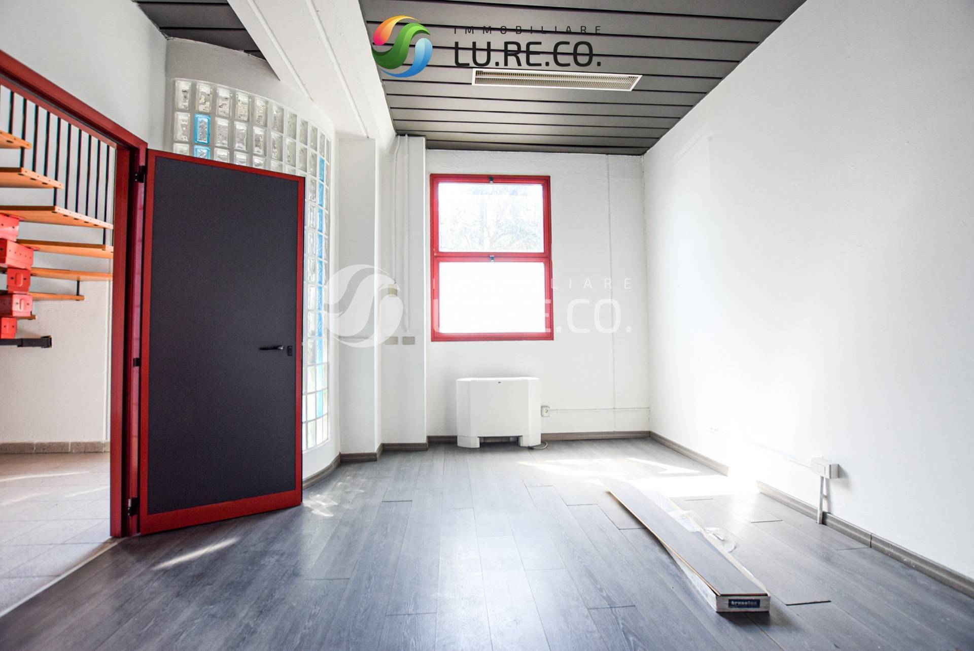 Capannone in vendita a Biassono