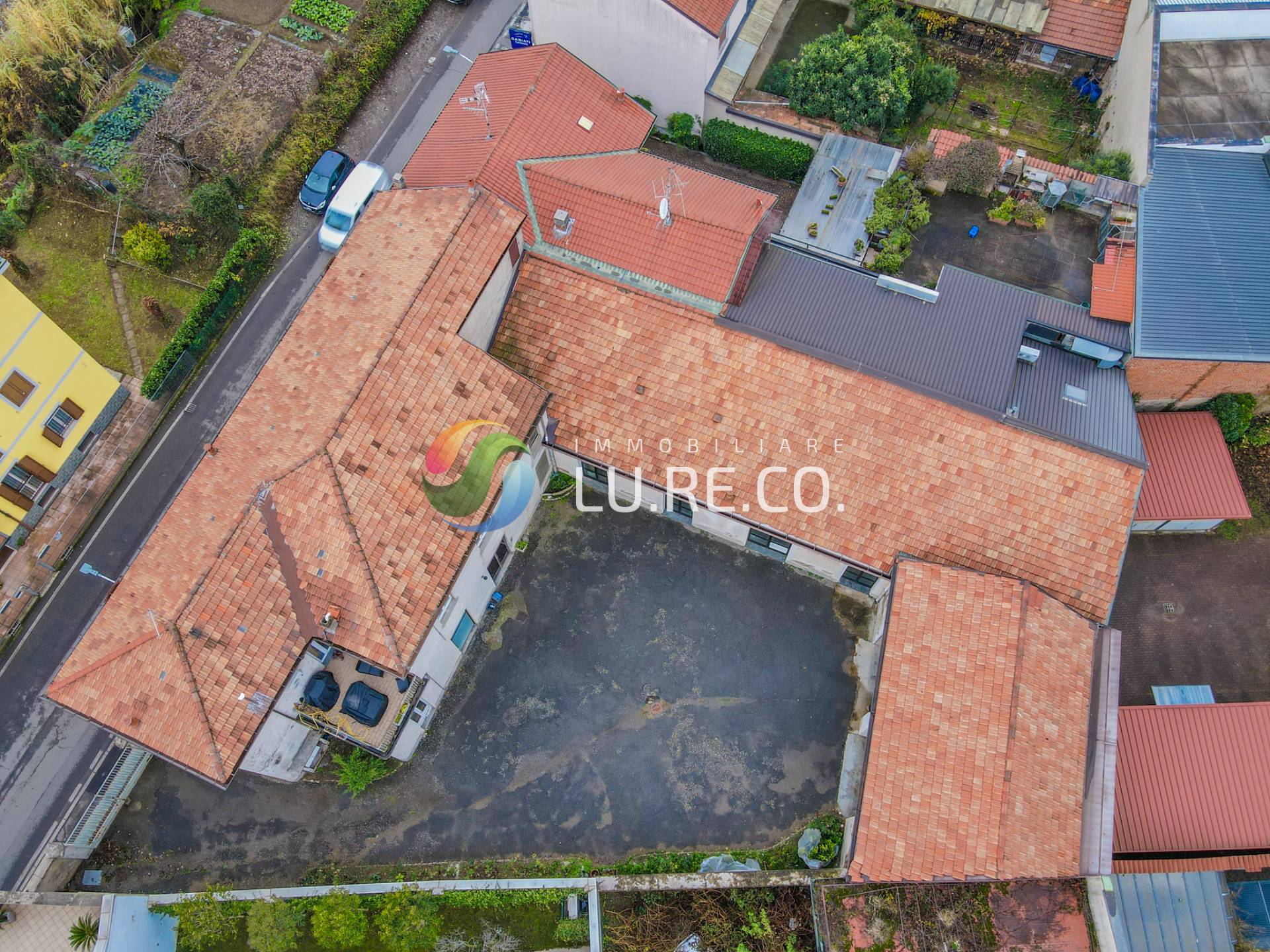 Locale commerciale in vendita a Seregno