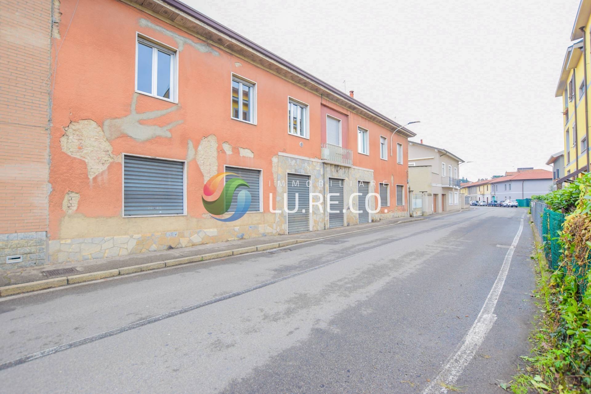 Locale commerciale in vendita a Seregno