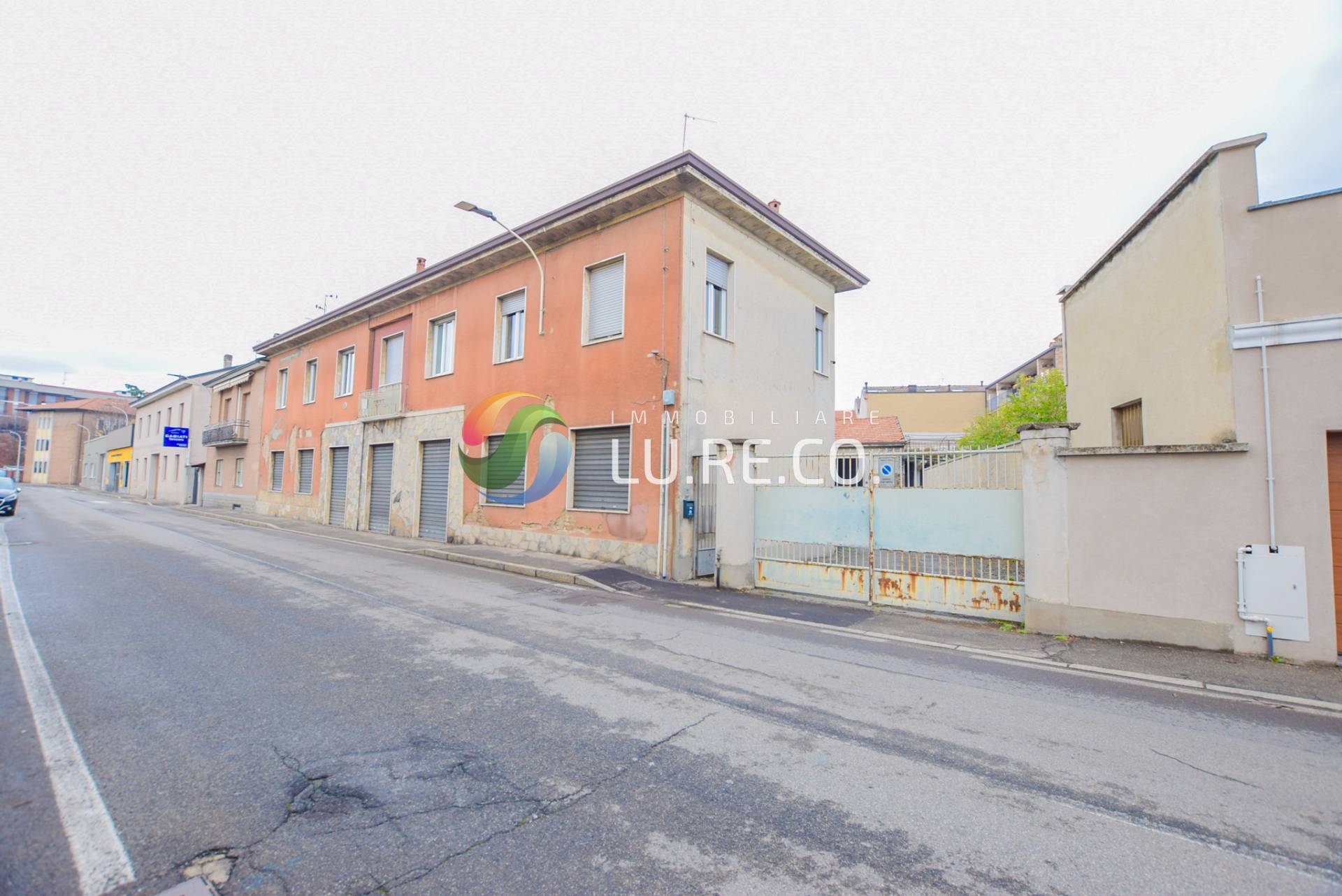 Locale commerciale in vendita a Seregno