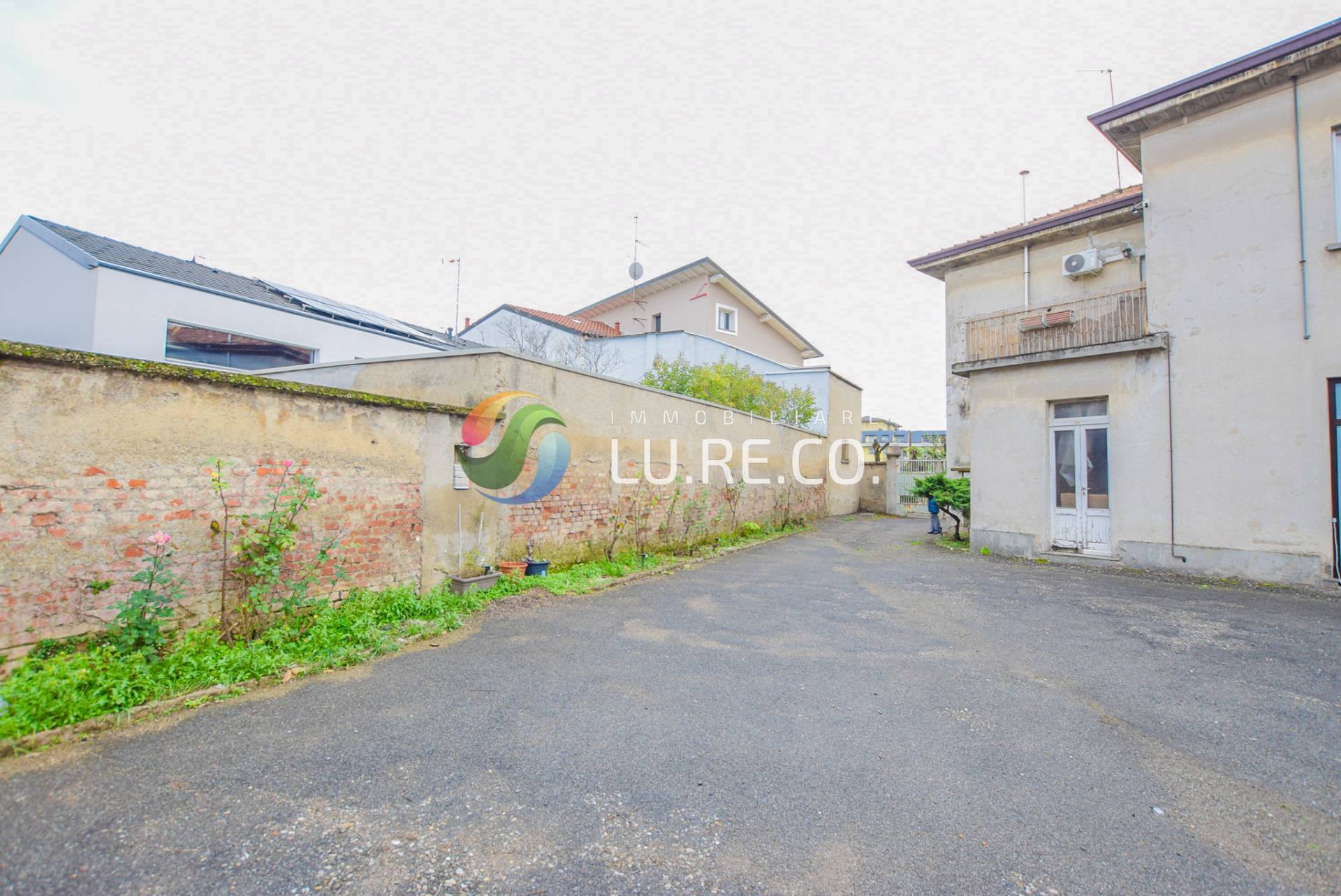 Locale commerciale in vendita a Seregno