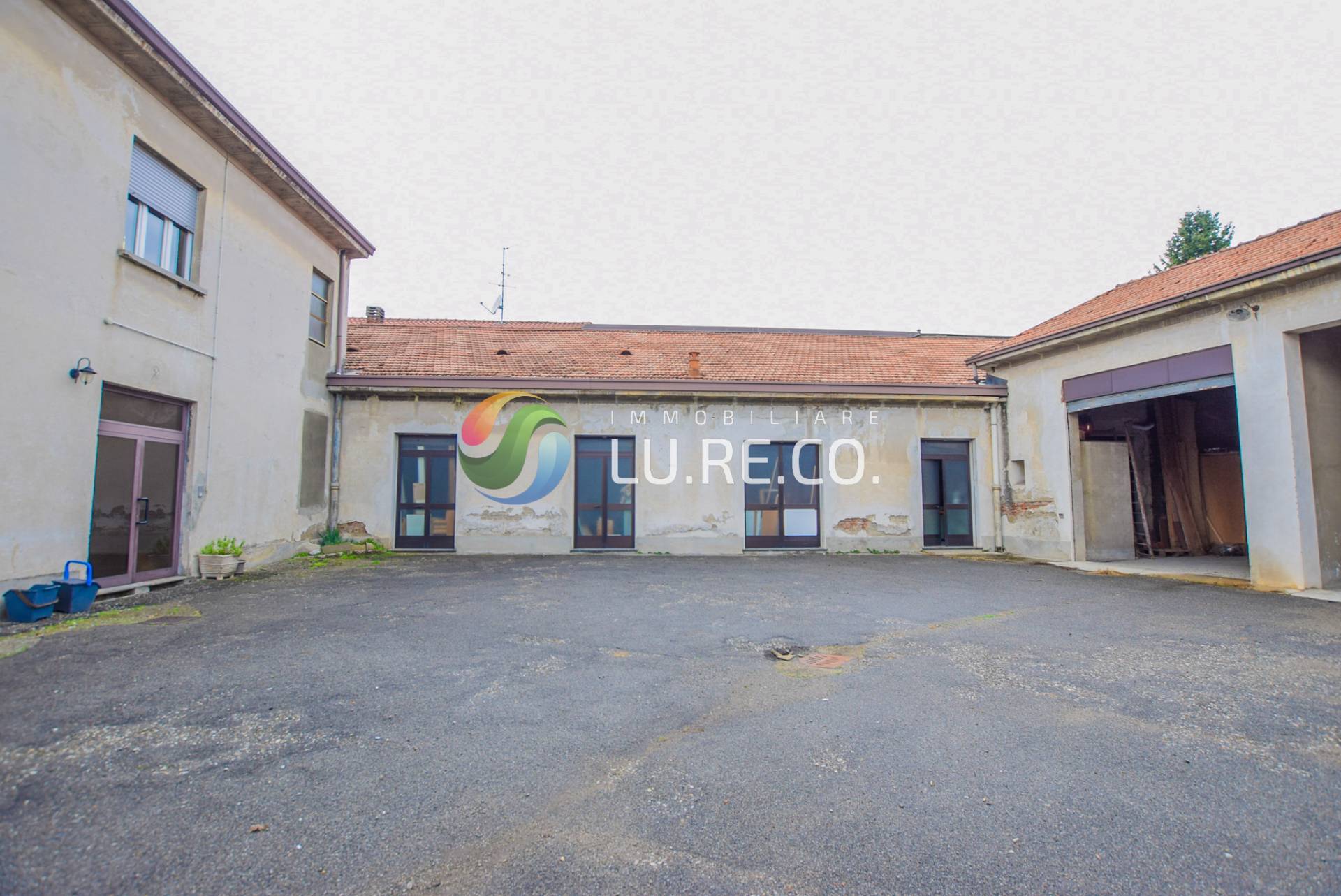 Locale commerciale in vendita a Seregno