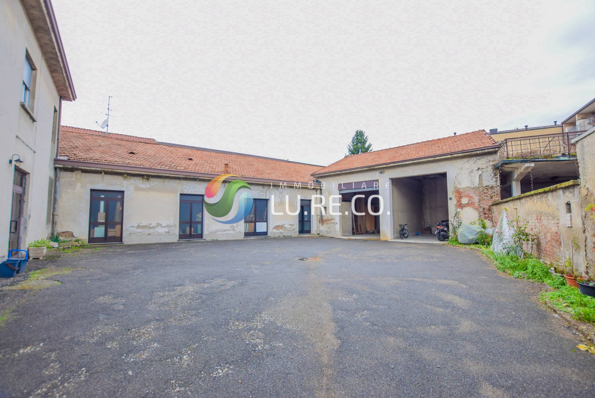 Locale commerciale in vendita a Seregno