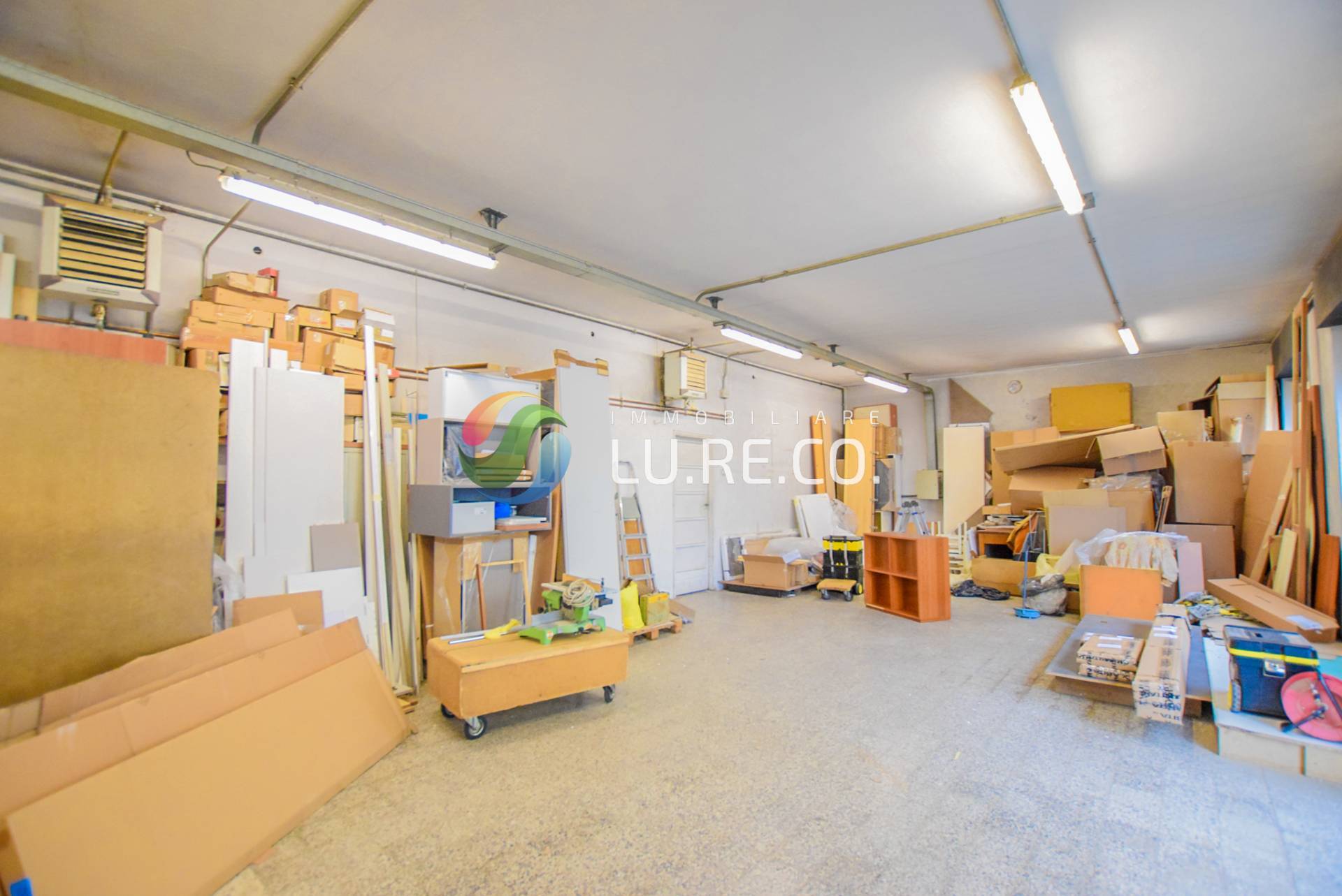 Locale commerciale in vendita a Seregno