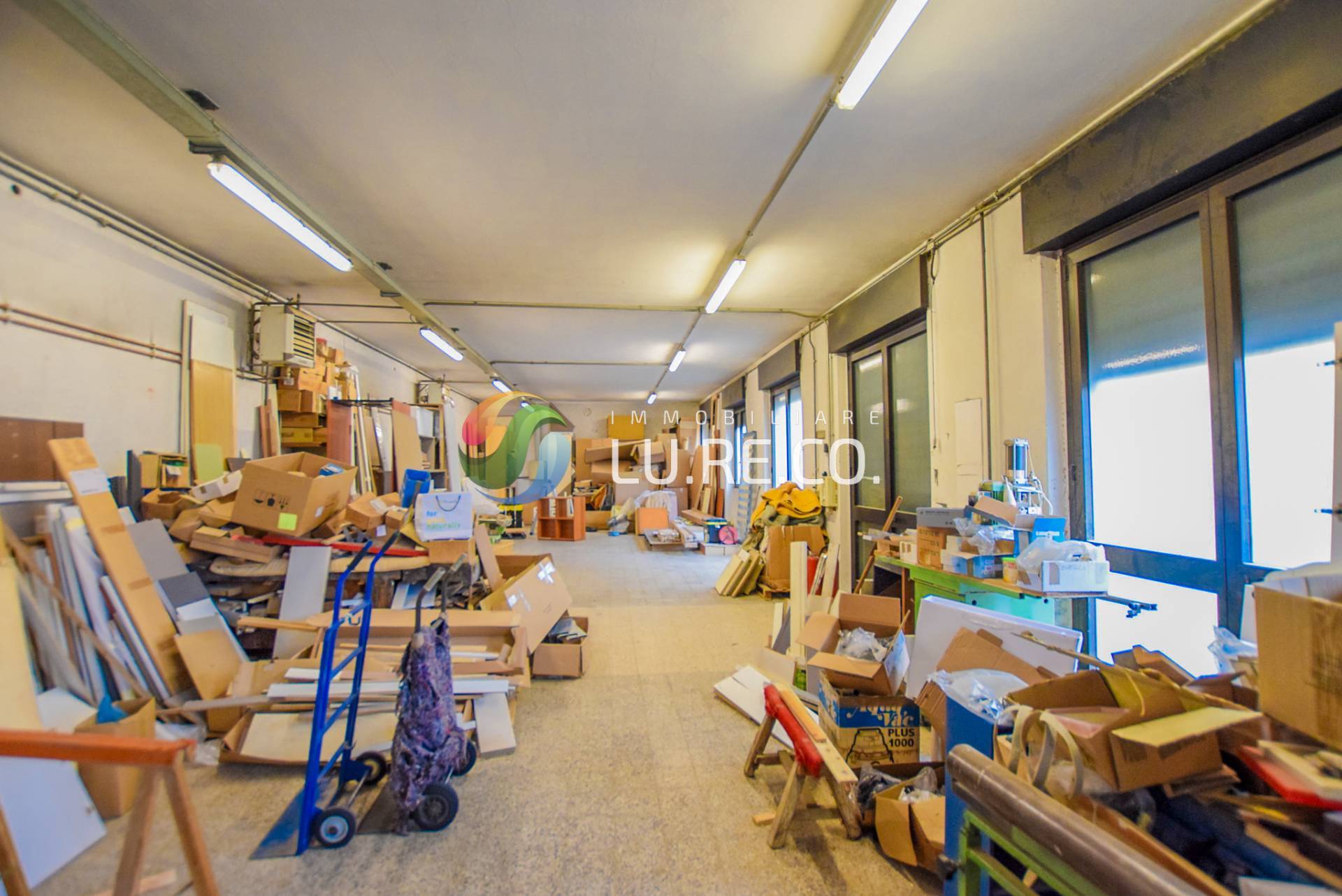 Locale commerciale in vendita a Seregno