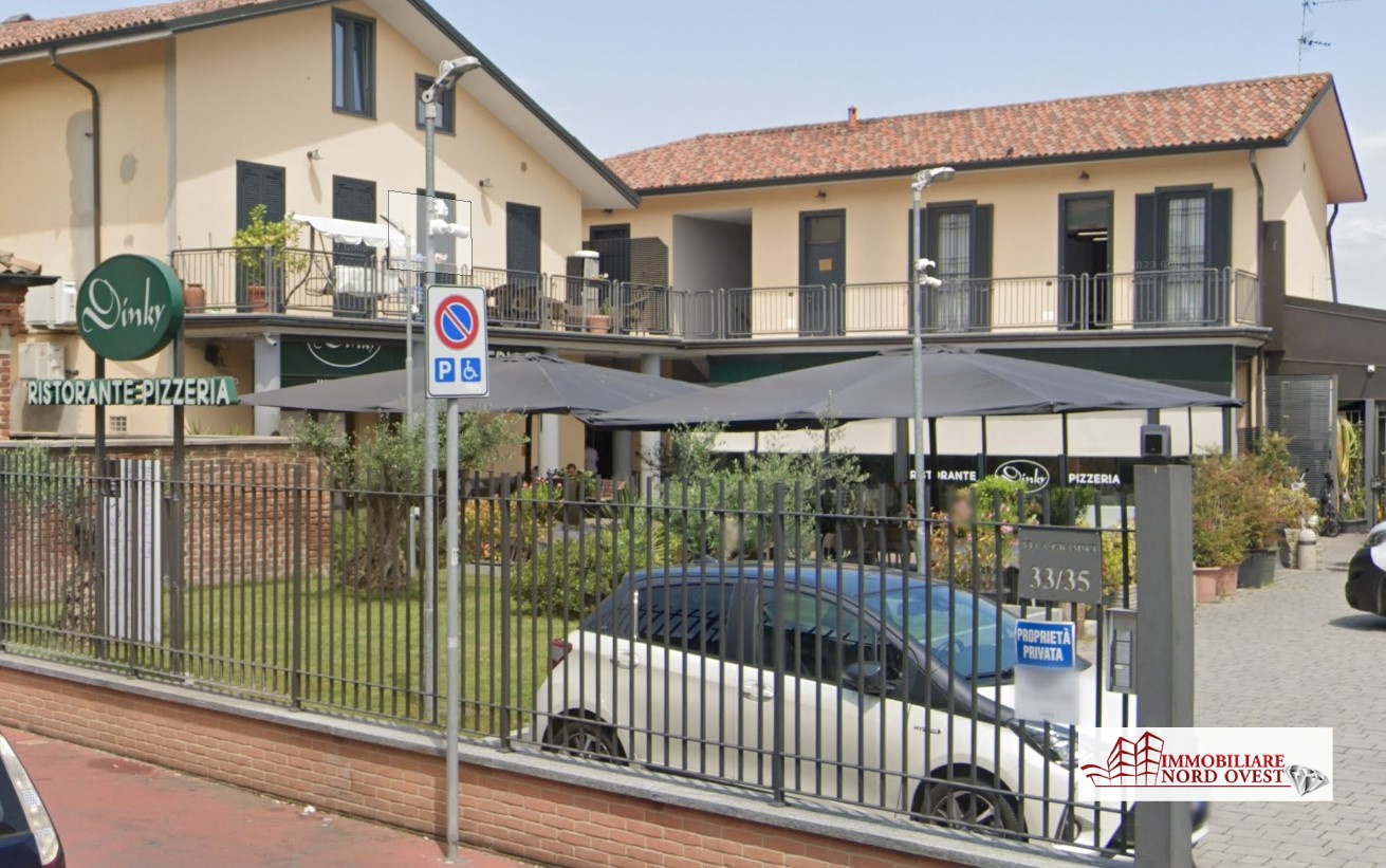Locale commerciale in affitto a Settimo Milanese