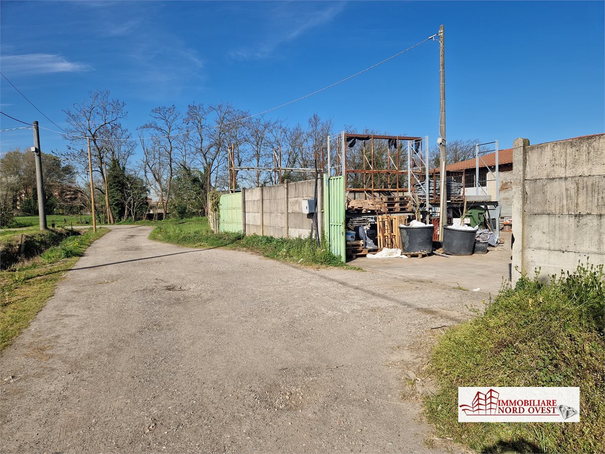 Capannone in vendita a Settimo Milanese