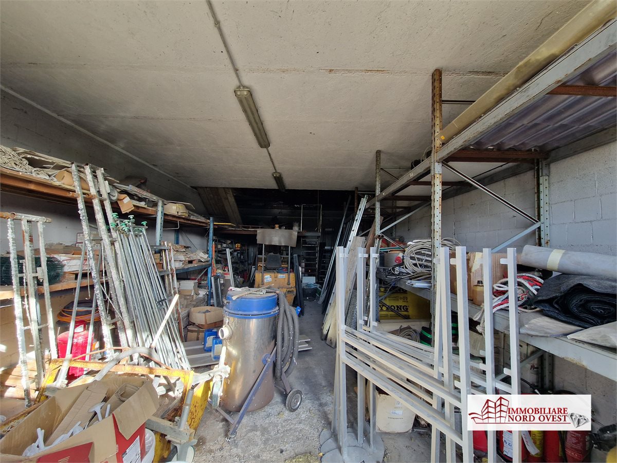 Capannone in vendita a Settimo Milanese