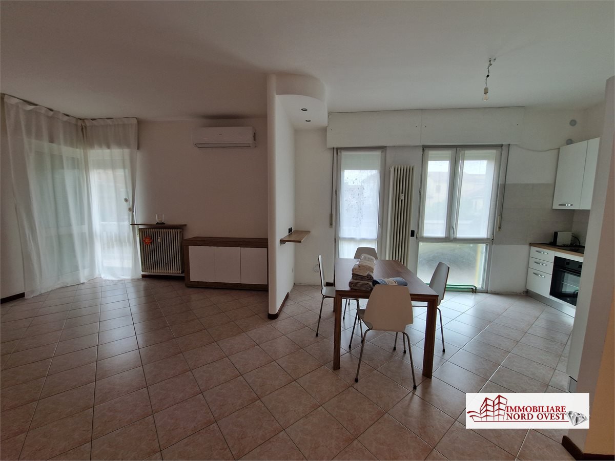 Trilocale in affitto a Bareggio