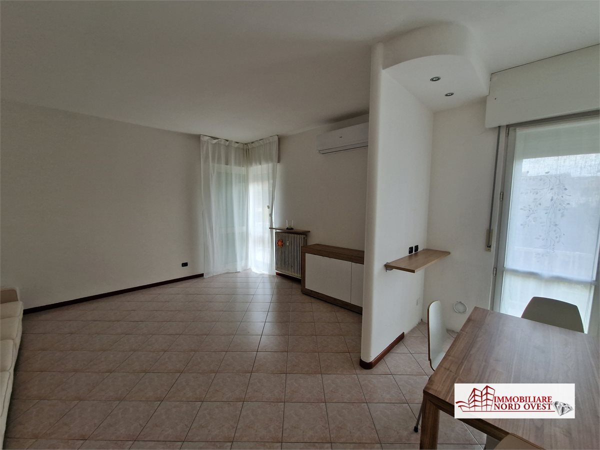 Trilocale in affitto a Bareggio