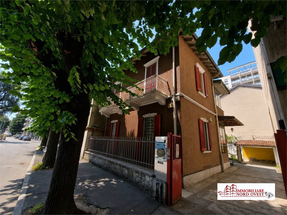 Locale commerciale in affitto a Rho