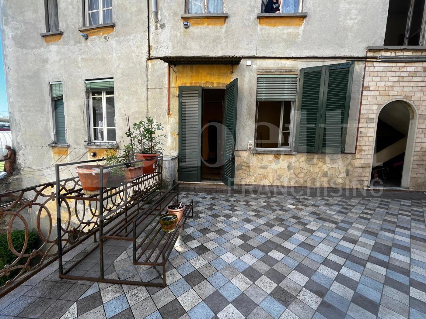 Trilocale da ristrutturare a Cremona