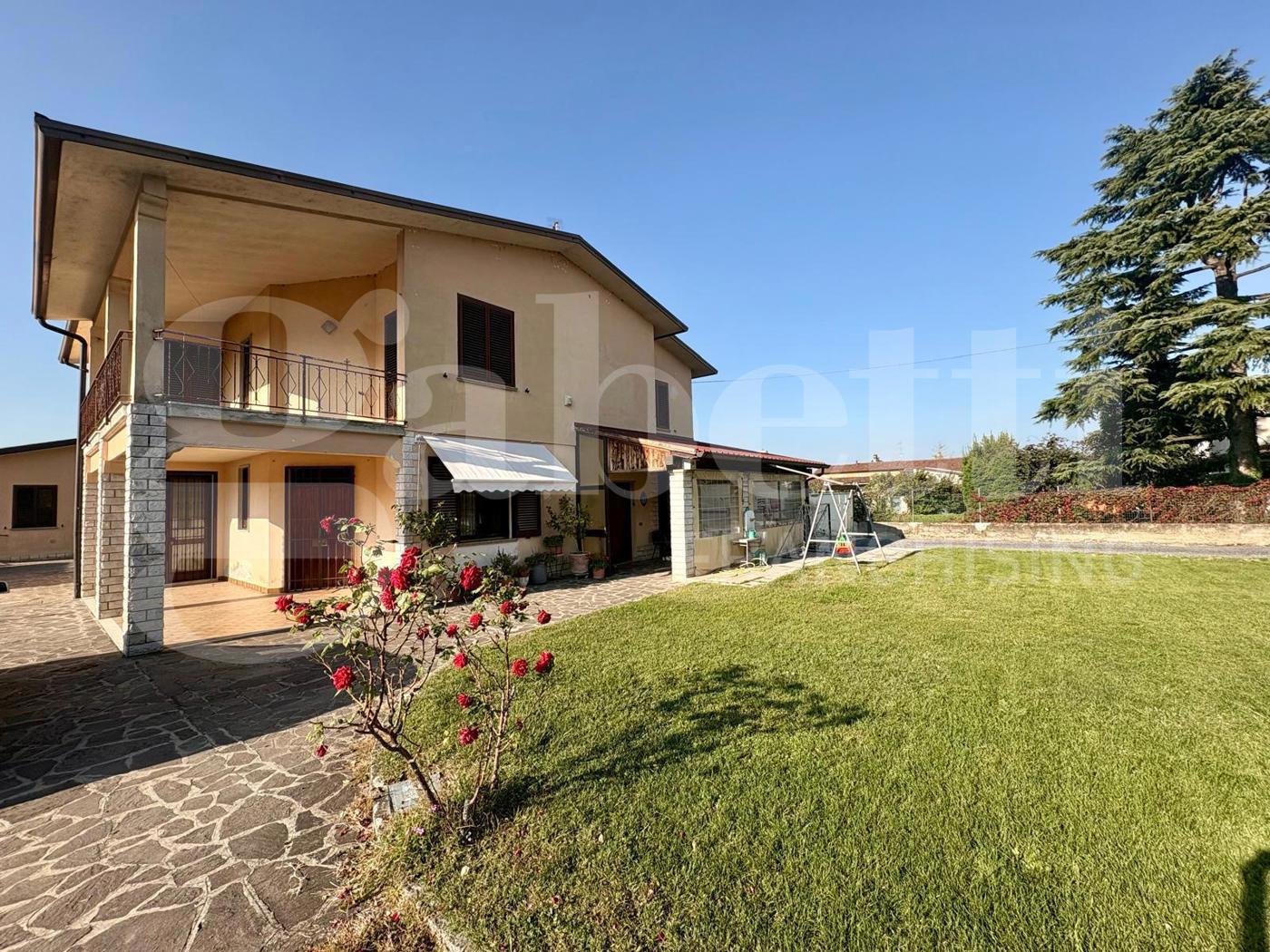 Quadrilocale con giardino a Robecco d'Oglio