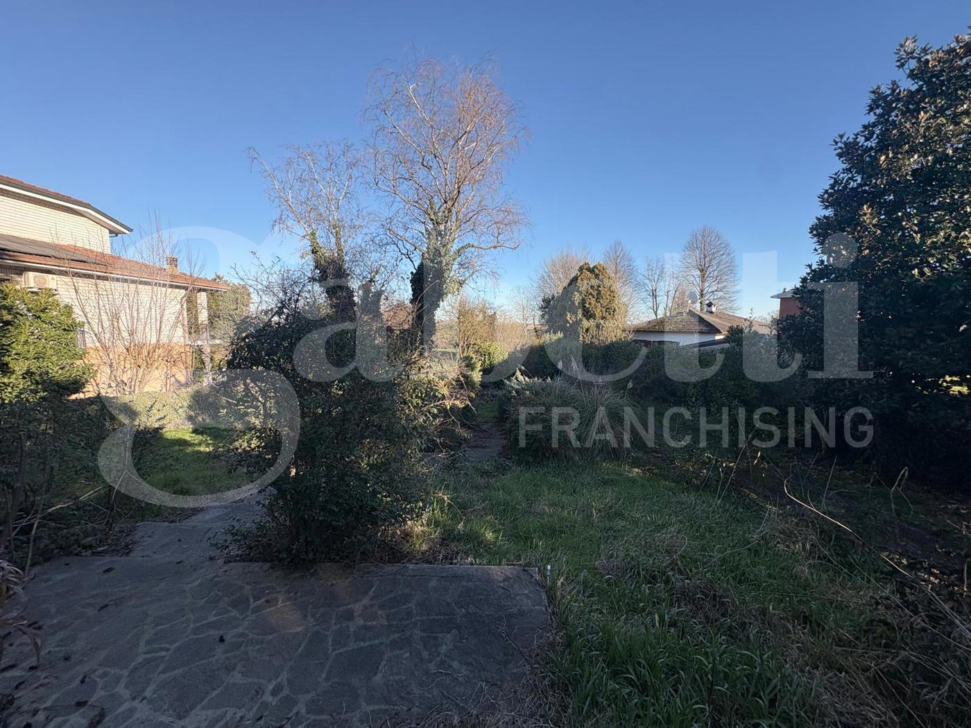 Casa indipendente con giardino a Castelverde