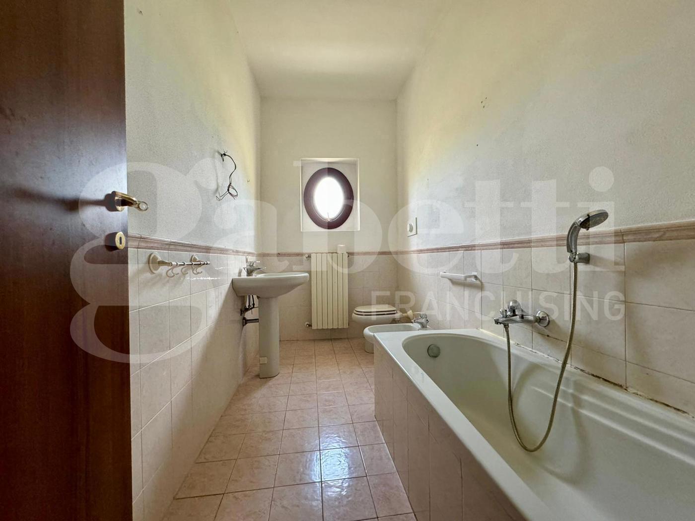 Villa con giardino a Malagnino